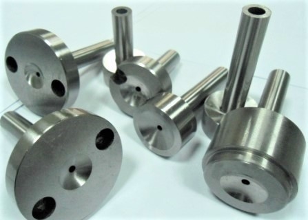 Spritzen-C Sprue, der LÄRM HRC 60 mit Büschen bepflanzt, staubsog nicht Standard