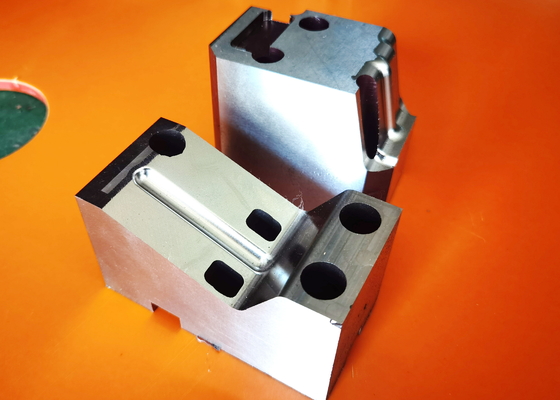 Die Hardware-Präzisions-Form-Teile formen Kern sterben Werkzeugausstattungs-Hohlraum